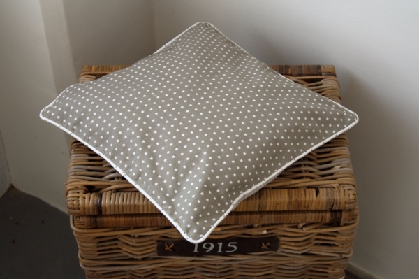 Povlak na polštář béžový 40x40cm