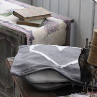 Povlak na polštář bílé srdce 40x40cm