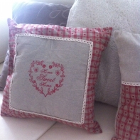 Povlak na polštář červené srdce 40x40cm