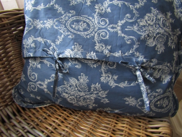 Povlak na polštář do postele modrý 50x50cm