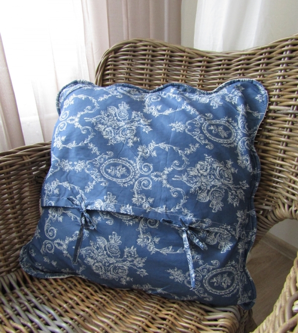 Povlak na polštář do postele modrý 50x50cm