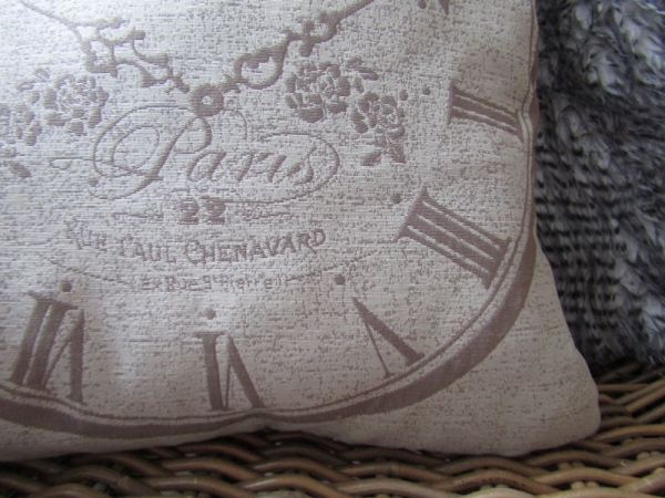 Povlak na polštář hodiny Paris světlý 40x40cm