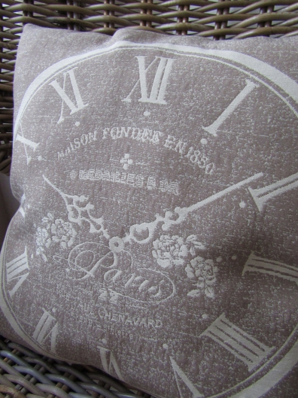 Povlak na polštář hodiny Paris tmavý 40x40cm