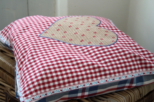 Povlak na polštář kostkovaný se srdcem 40x40cm