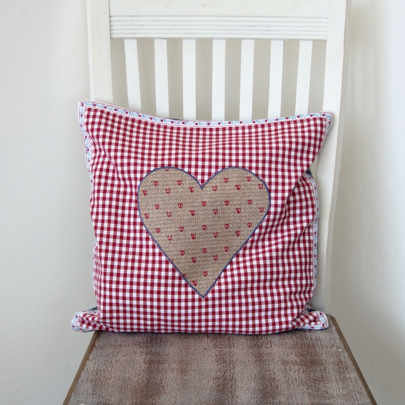 Povlak na polštář kostkovaný se srdcem 40x40cm