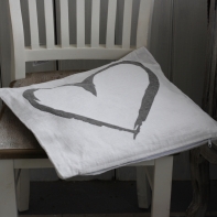 Povlak na polštář šedé srdce 40x40cm