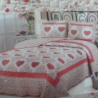 Přehoz na dvoulůžko patchwork + 2 povlaky na polštáře růžové srdce