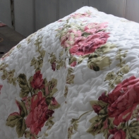 Přehoz na postel bílý s květy 250x230cm