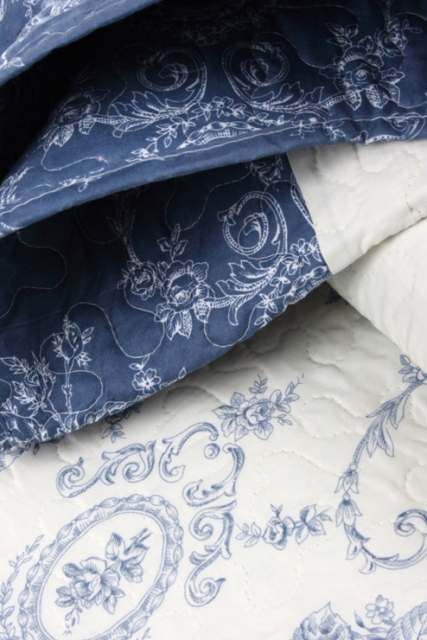 Přehoz na postel modré květy 140x220cm