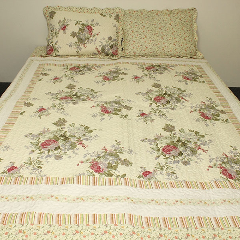 Přehoz na postel patchwork 230x250cm + 2 povlaky na polštáře květinový vzor