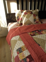 Přehoz na postel + polštáře patchwork 230x250cm