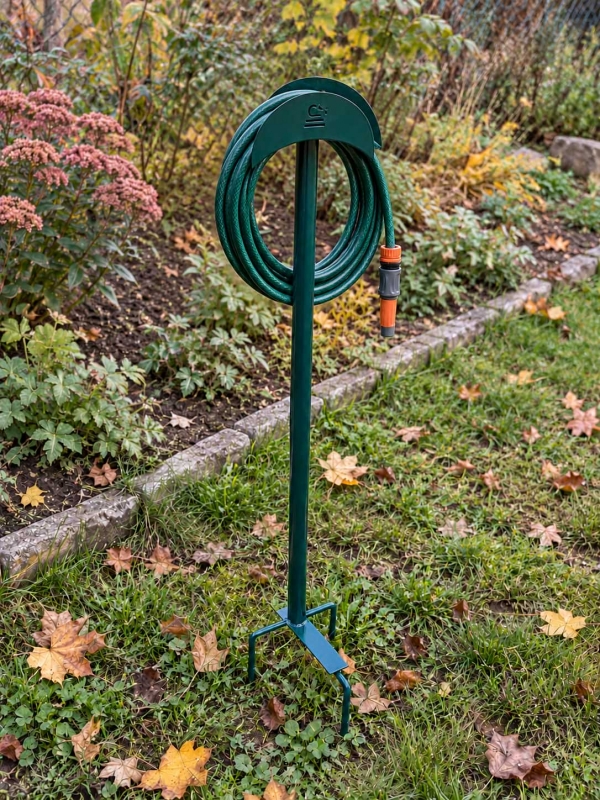 Přenosný zápichový držák na zahradní hadici – zelený 117 cm