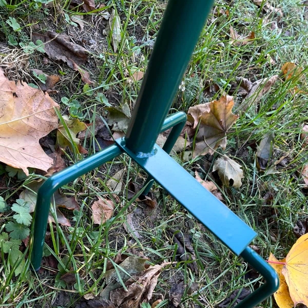 Přenosný zápichový držák na zahradní hadici – zelený 117 cm