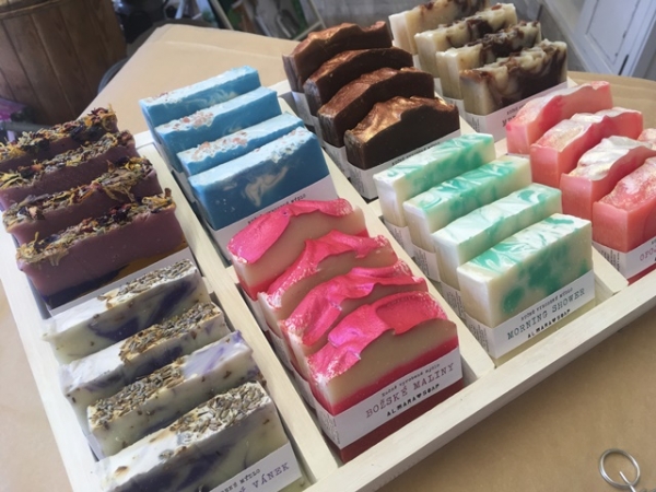 Přírodní mýdlo Opojný zimolez ALMARA SOAP 90g