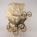 Proutěný kočárek pro panenky - krajka 37x32x22cm
