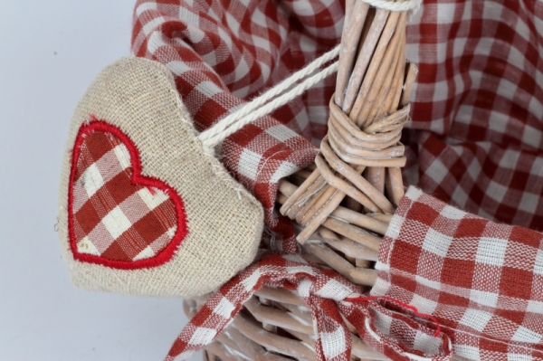 Proutěný koš červený 26x19x13cm