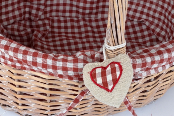 Proutěný koš červený 42x34cm