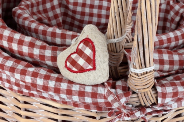 Proutěný koš červený 42x34cm