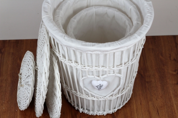 Proutěný koš na prádlo bílý levandulové srdce 45cm