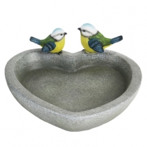 Ptačí krmítko srdce se sýkorkami