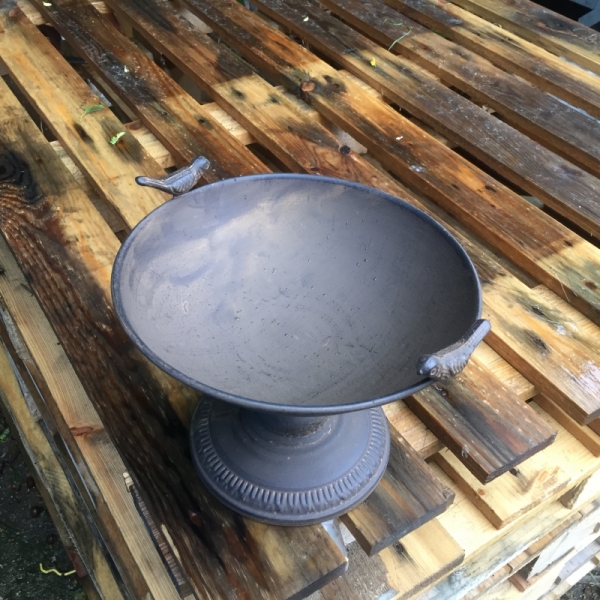 Ptačí pítko do zahrady kovové