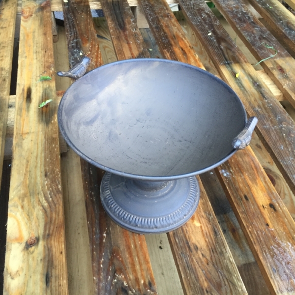 Ptačí pítko do zahrady kovové