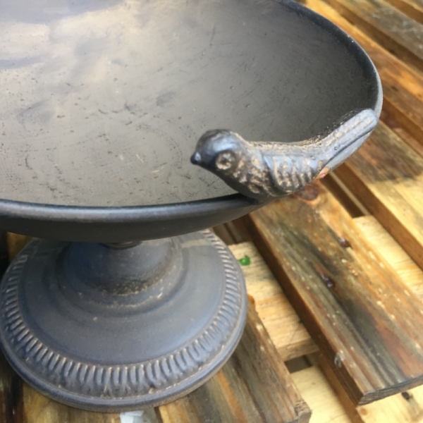 Ptačí pítko do zahrady kovové