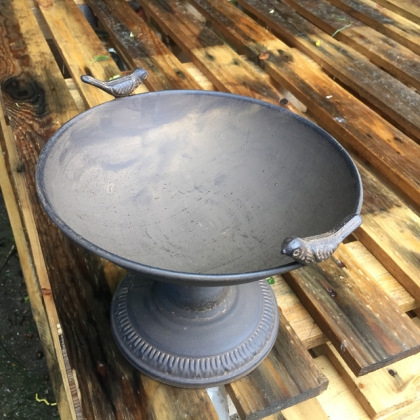 Ptačí pítko do zahrady kovové