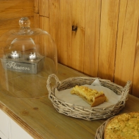 Ratanový podnos se skleněným poklopem - velký