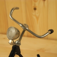 Replika dámského kola - chybějící gumová krytka řídítka