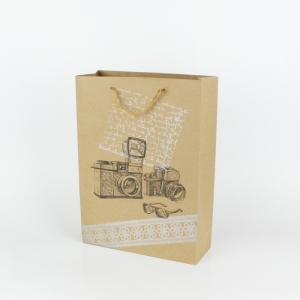Retro dárková papírová taška fotoaparát 23x32x8,5cm