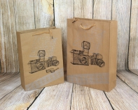 Retro dárková papírová taška fotoaparát 23x32x8,5cm