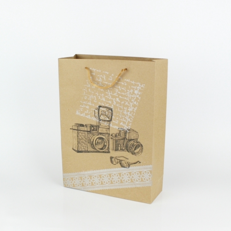 Retro dárková papírová taška fotoaparát 23x32x8,5cm