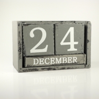 Retro kalendář dřevěný 18cm