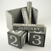 Retro kalendář dřevěný 18cm