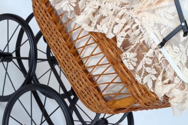 Retro kočárky / kočárek pro panenku hnědé proutí 66x60x28cm