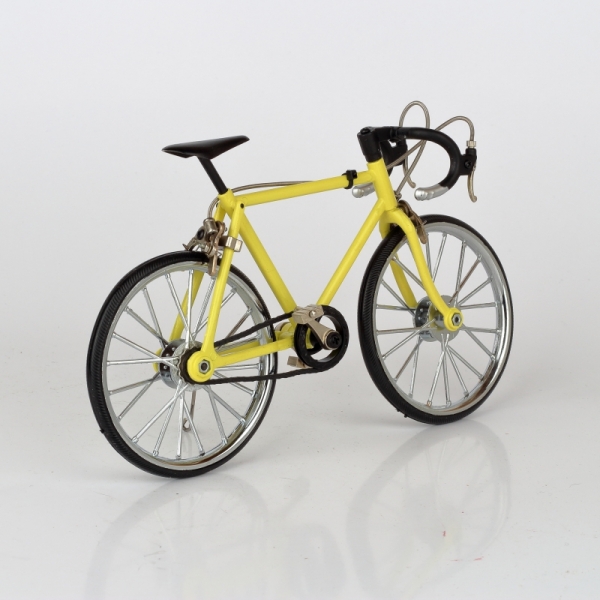 Retro kovový model žlutého kola 22x13cm