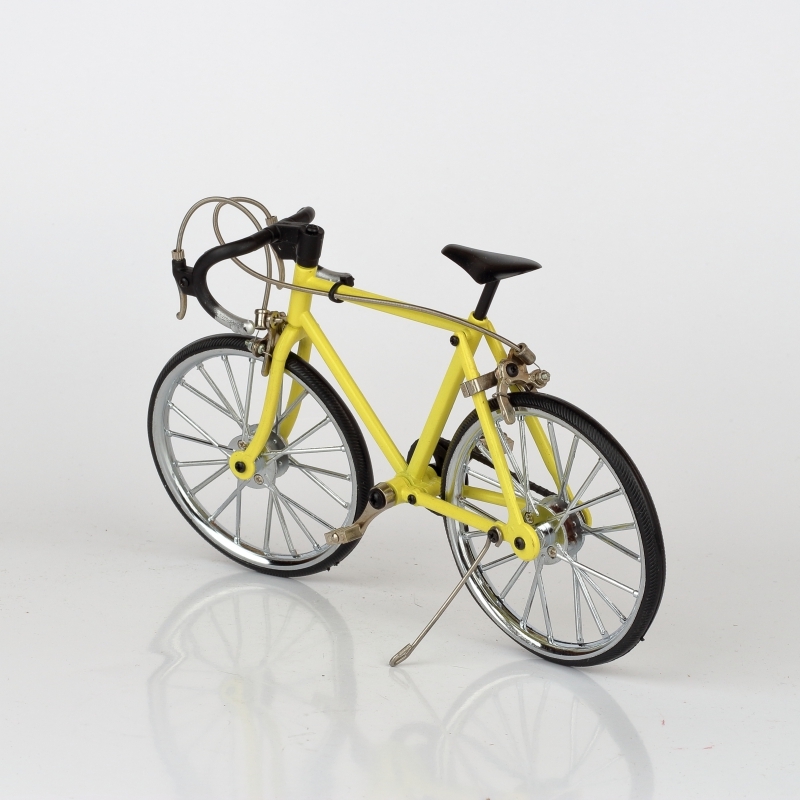 Retro kovový model žlutého kola 22x13cm