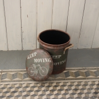 Retro kovový taburet s úložným prostorem Keep moving 31x36x31cm