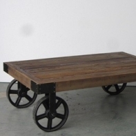 Retro nábytek - konferenční stolek na kolech 135x35x75cm