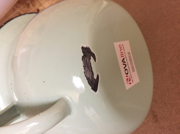 Retro nočník - oprýsknutý smalt mu sluší