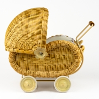 Retro proutěný kočárek pro panenky 42cm