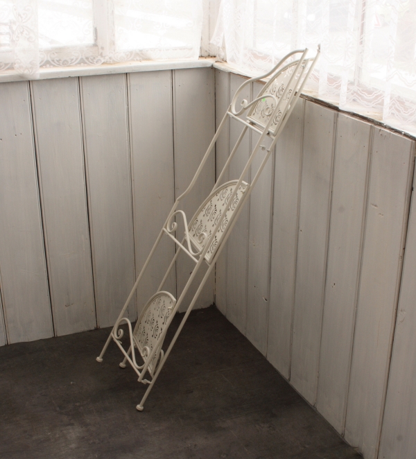 Rohový regál/stojan na květiny 123cm