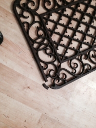 Rohožka litinová - ulomená I.