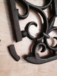 Rohožka venkovní litinová ulomená II.