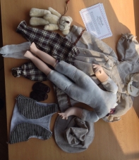 Rozbitá porcelánová panenka Gábina 60cm