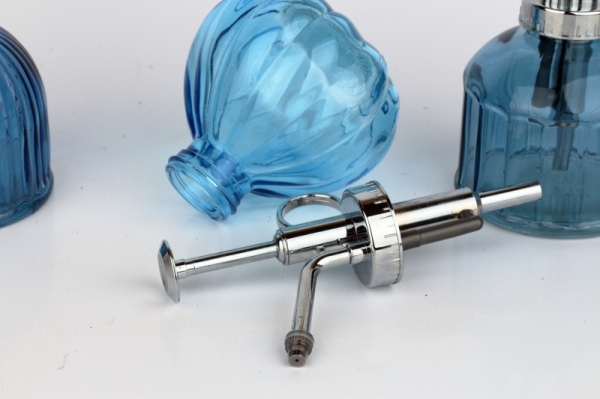 Rozprašovač vody na květiny modrý