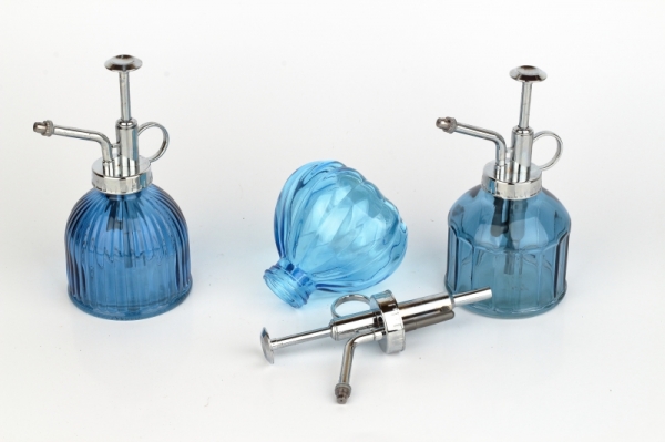 Rozprašovač vody na květiny modrý