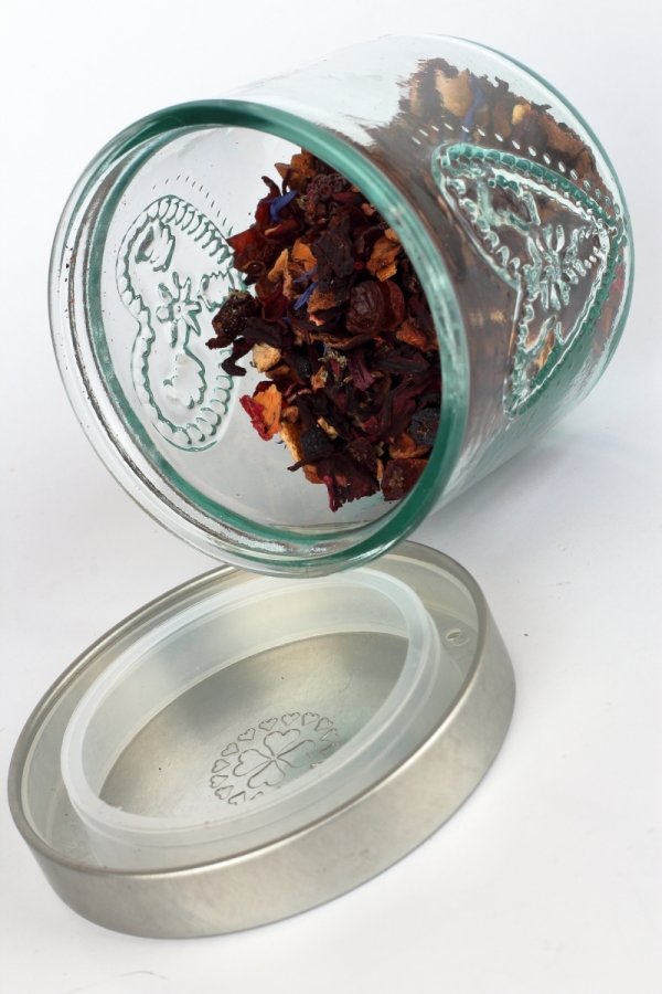 Ručně odlévaná svíčka ve skleněné dóze se srdcem kopřiva 190g