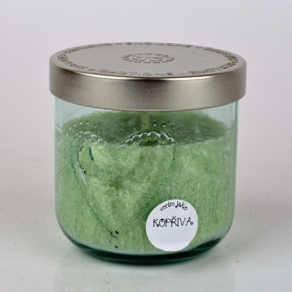 Ručně odlévaná svíčka ve skleněné dóze se srdcem kopřiva 190g